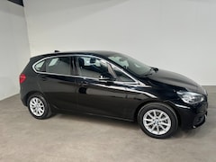 BMW 2-serie Active Tourer - 216i, PDC, Nav, Afn. trekhaak, NAP, Ned auto, ECC,