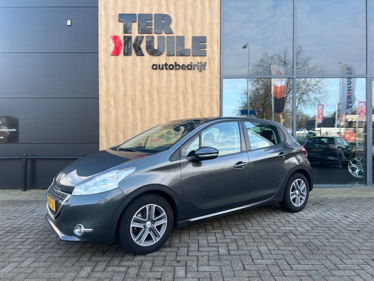 Peugeot 208 - 1.2 Vti 2013 Envy / Airco / Lm - AutoWereld.nl
