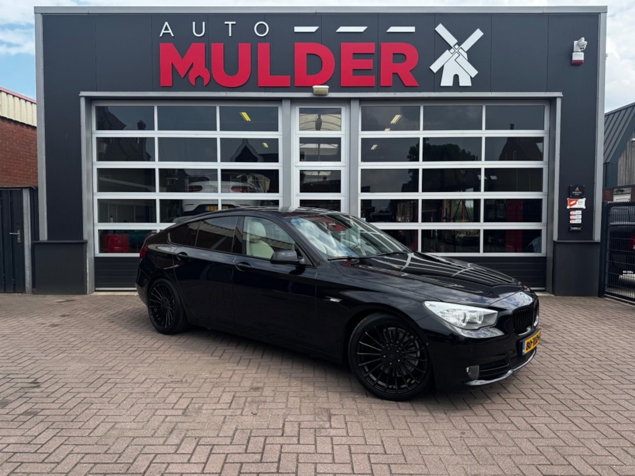 BMW 5-serie Gran Turismo - 535I XDRIVE GRAN TURISMO HIGH EXECUTIVE / 360 CAM. / PANODAK / NAVI / HEAD-UP! / NAP! - AutoWereld.nl