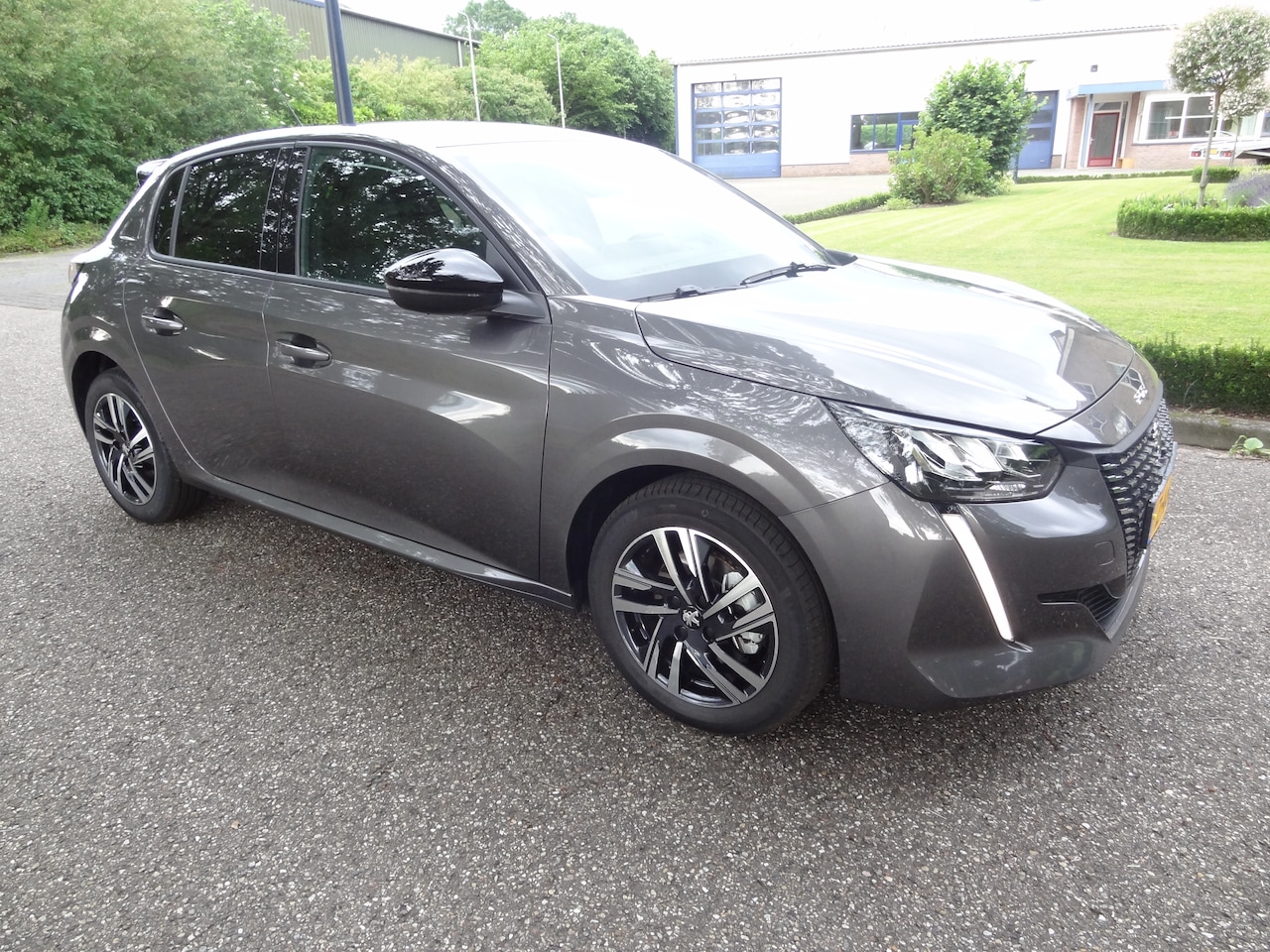 Peugeot 208 - 1.2 PureTech Allure Pack 5453km ! Stoelverw Carplay Camera Radar Pdc Digital dashbord Led Licht