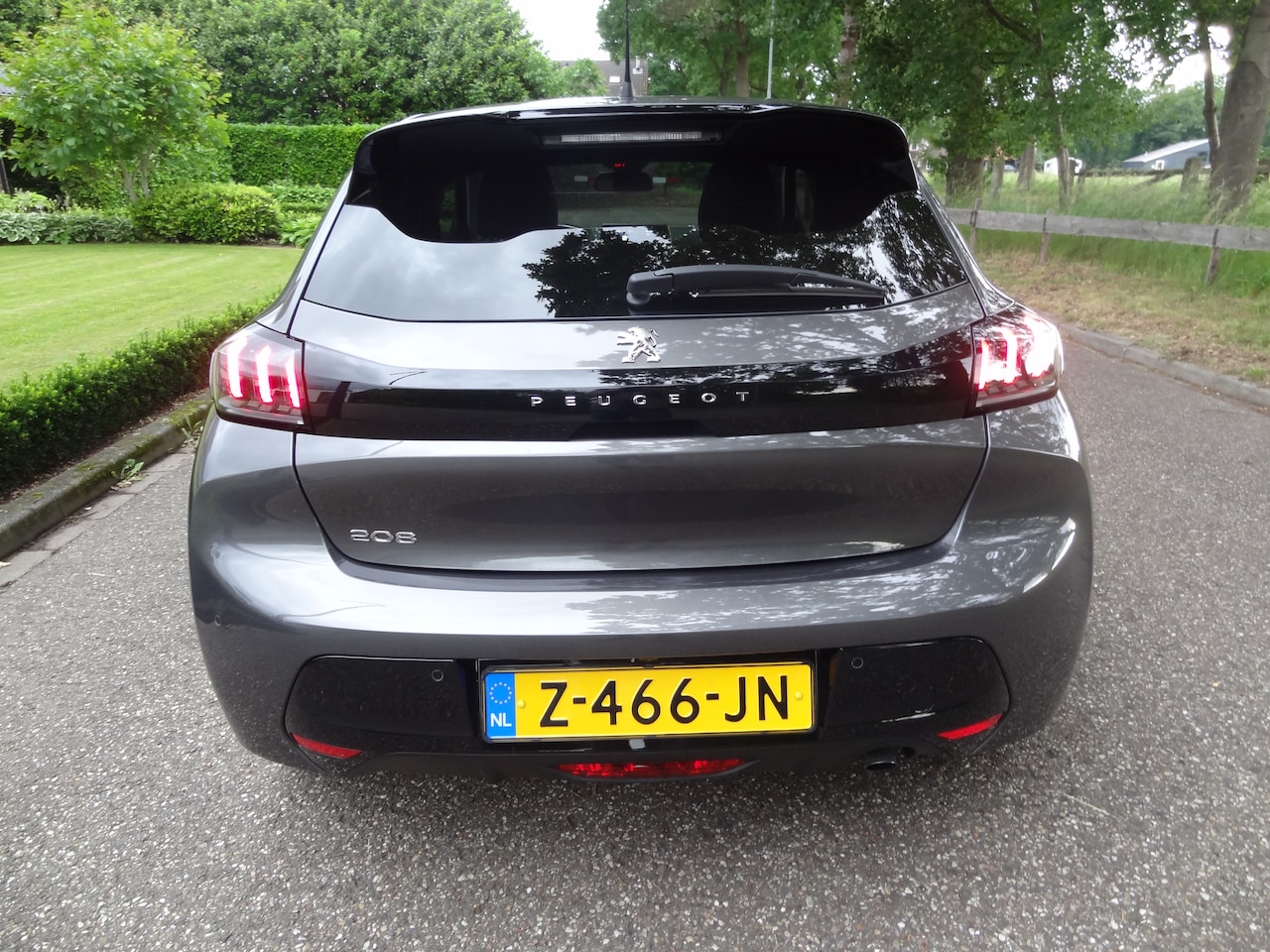 Peugeot 208 - 1.2 PureTech Allure Pack 5453km ! Stoelverw Carplay Camera Radar Pdc Digital dashbord Led Licht