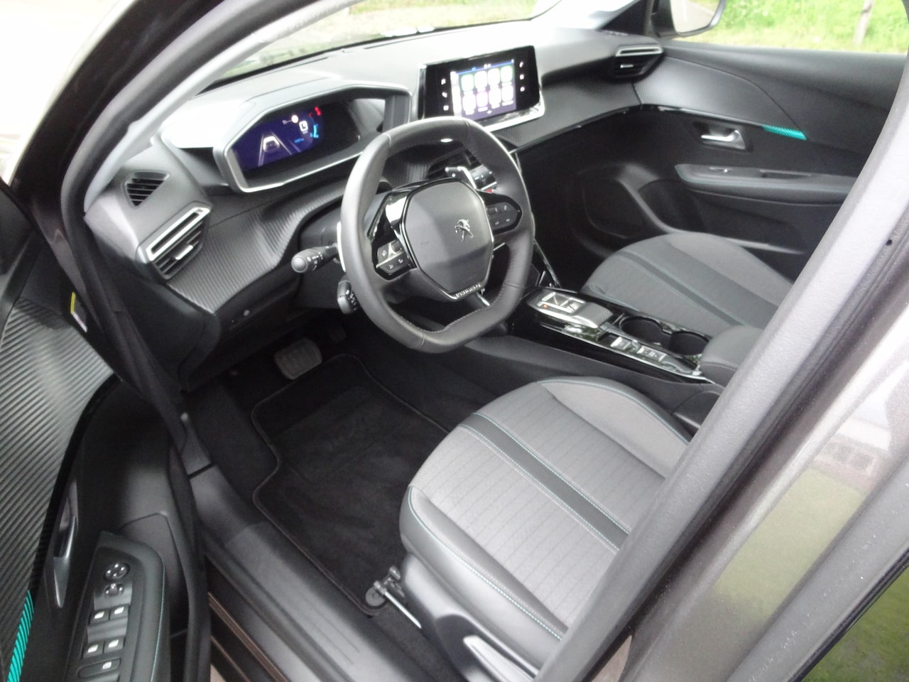 Peugeot 208 - 1.2 PureTech Allure Pack 5453km ! Stoelverw Carplay Camera Radar Pdc Digital dashbord Led Licht