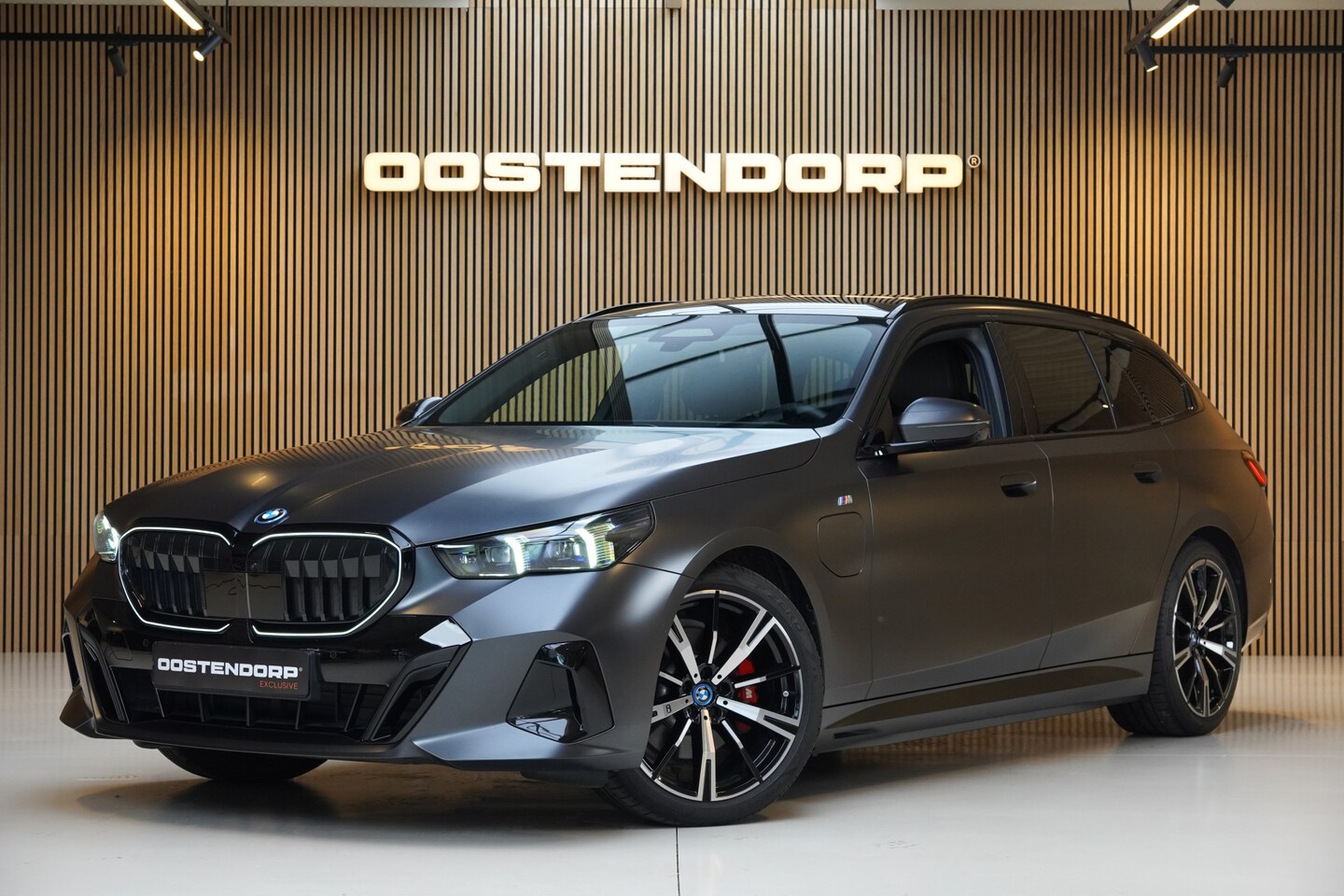 BMW 5-serie Touring - 530e/299pk M Sport xDrive|2024|Panoramadak|B&W|Leder+koeling+verw.+memory|PDC+360+Assist|2 - AutoWereld.nl
