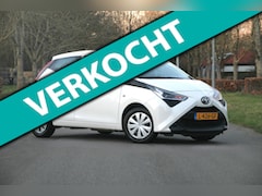 Toyota Aygo X - 1.0 VVT-i x-fun / 1e eigenaar / Parkeersensoren / Airco / Bluetooth / enz. / Volledig deal