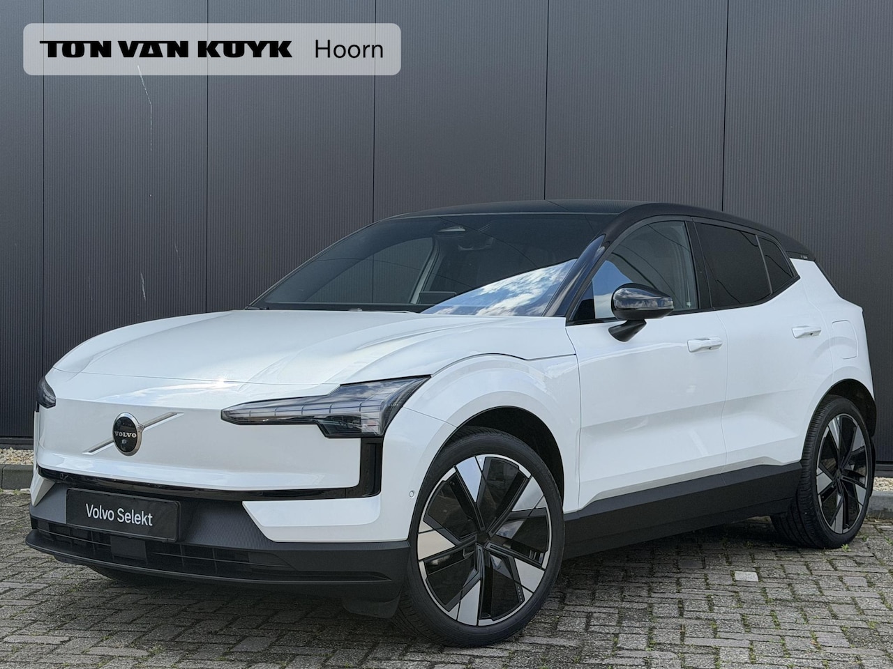 Volvo EX30 - Twin Motor Performance Ultra 69 kWh climate line/ extra getint glas/ 20 inch/ trekhaak - AutoWereld.nl
