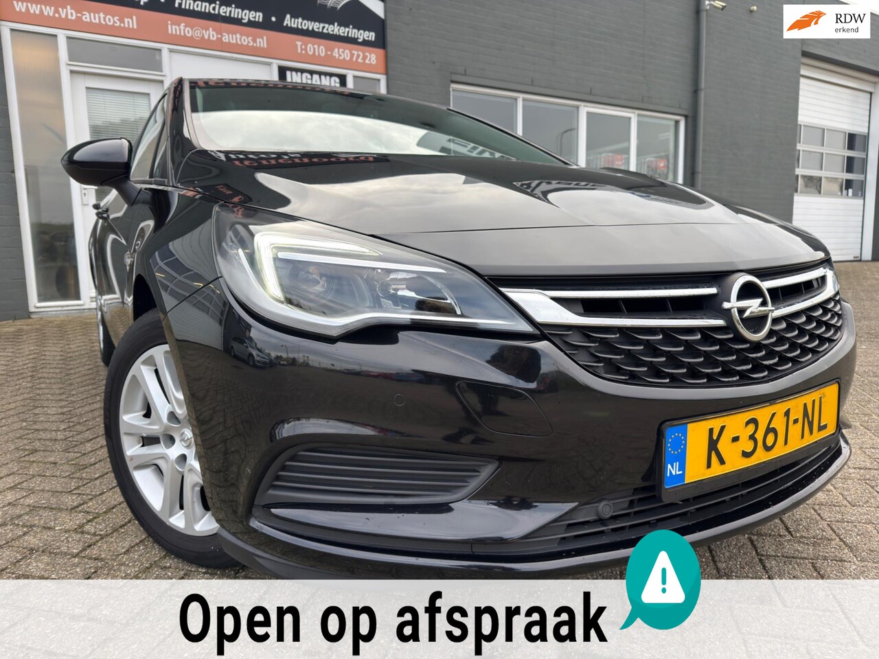 Opel Astra - 1.0 Business+ met parkeersensoren en navigatie en cruise controle en bluetooth telefoon / - AutoWereld.nl