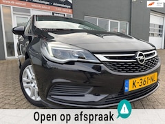 Opel Astra - 1.0 Business+ met parkeersensoren en navigatie en cruise controle en bluetooth telefoon /
