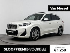 BMW X1 - xDrive25e | M-pakket | PANO | Head-up display | 360 Camera | Lane Assist | Blindspot | Sto