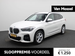 BMW X1 - sDrive18i High Executive | M-SPORT | CAMERA | NAVIGATIE | SFEERVERLICHTING | STOELVERWARMI