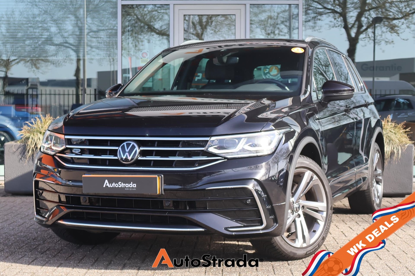 Volkswagen Tiguan - 1.4 R-Line TSI eHybrid 245pk | Virtual | Navi | Climate | Trekhaak | LED | Adaptive Cruise - AutoWereld.nl