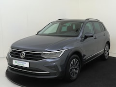 Volkswagen Tiguan - 1.4 TSI eHybrid Life | SoH 93% | Trekhaak | Parkeerassistent | Stoel- en stuurwielverwarmi