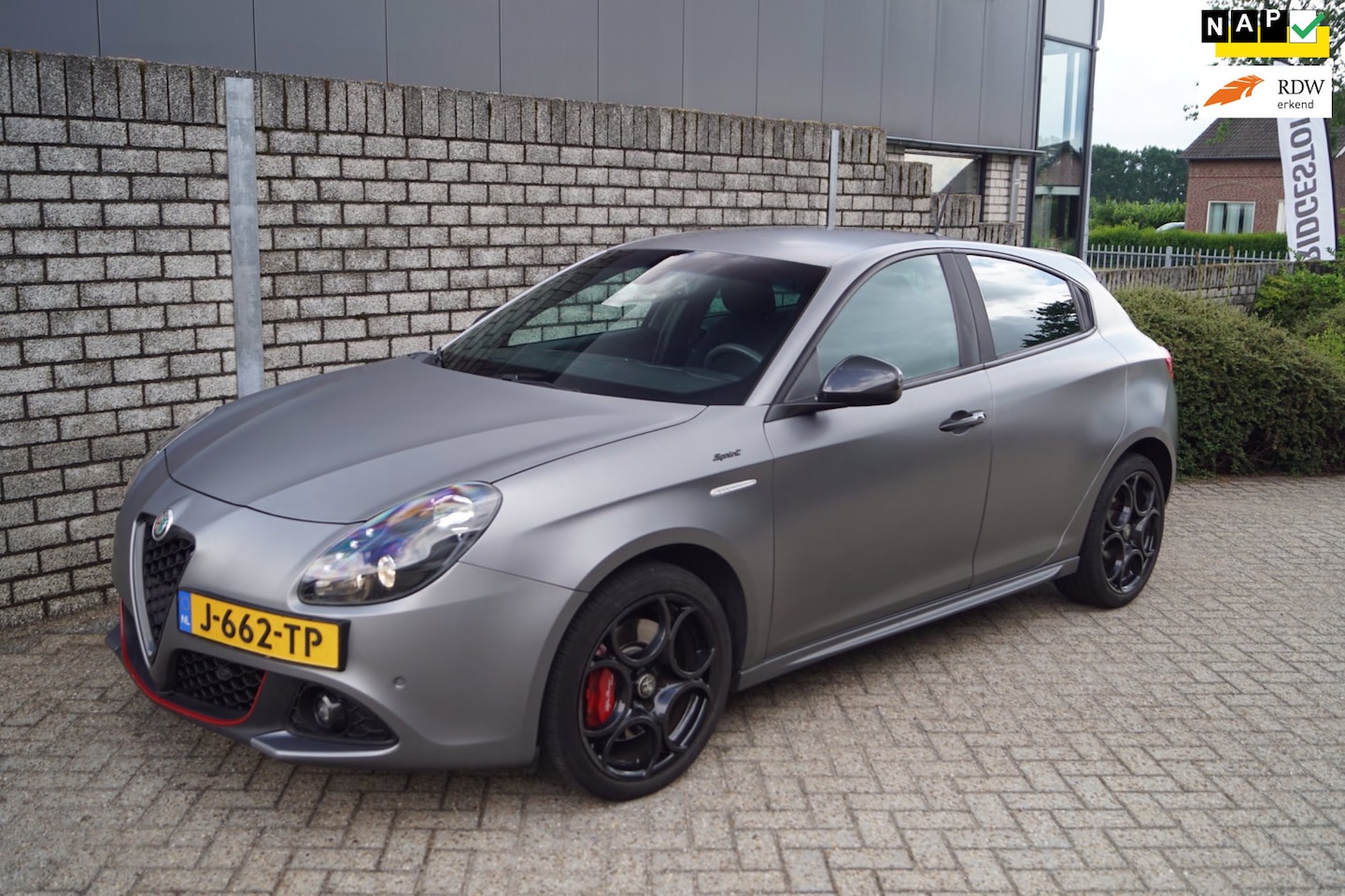 Alfa Romeo Giulietta - 1.4 Turbo Sport 120 PK Alcantara Sportst Navi Clima Cruise 2x PDC DAB LED Kopl LMV 18 ENZ - AutoWereld.nl
