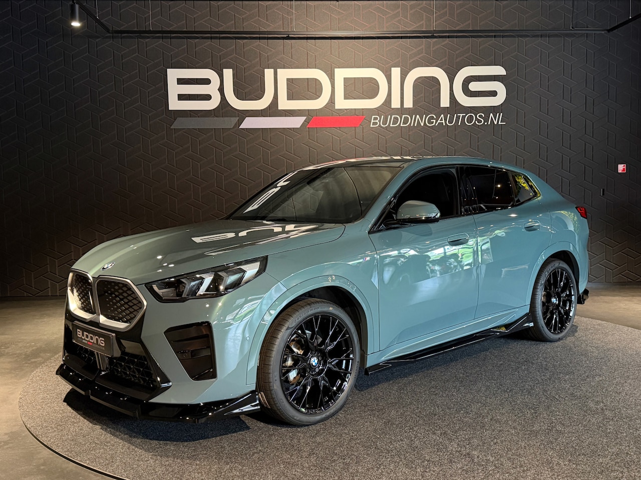 BMW iX2 - eDrive20 67 kWh | M-performance | Camera | 22''inch - AutoWereld.nl
