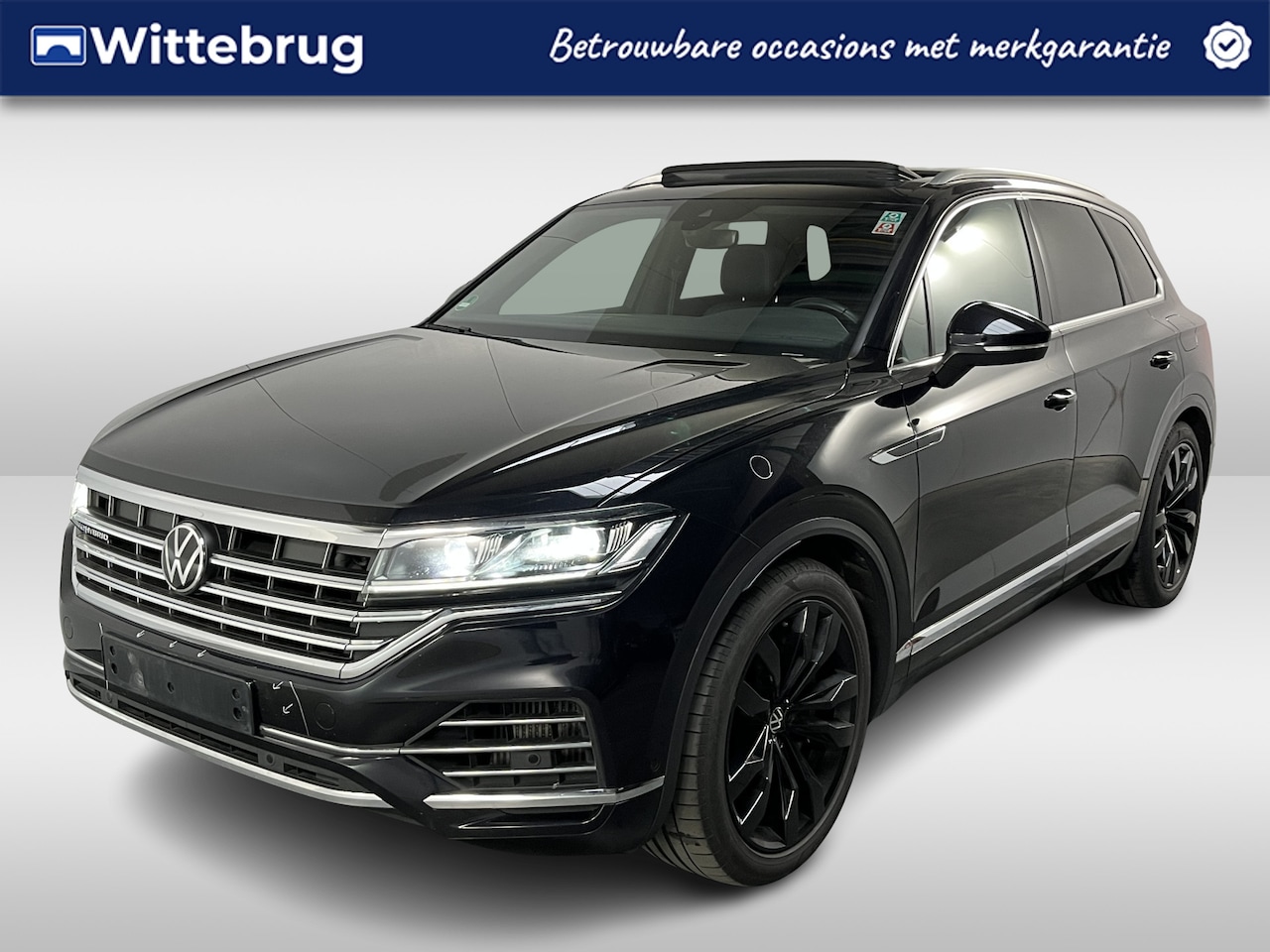 Volkswagen Touareg - 3.0 TSI eHybrid Elegance 4MOTION / AUTOMAAT/ 381 PK/ PANO/ LUCHTVERING/ TREKHAAK/ LEER/ CA - AutoWereld.nl