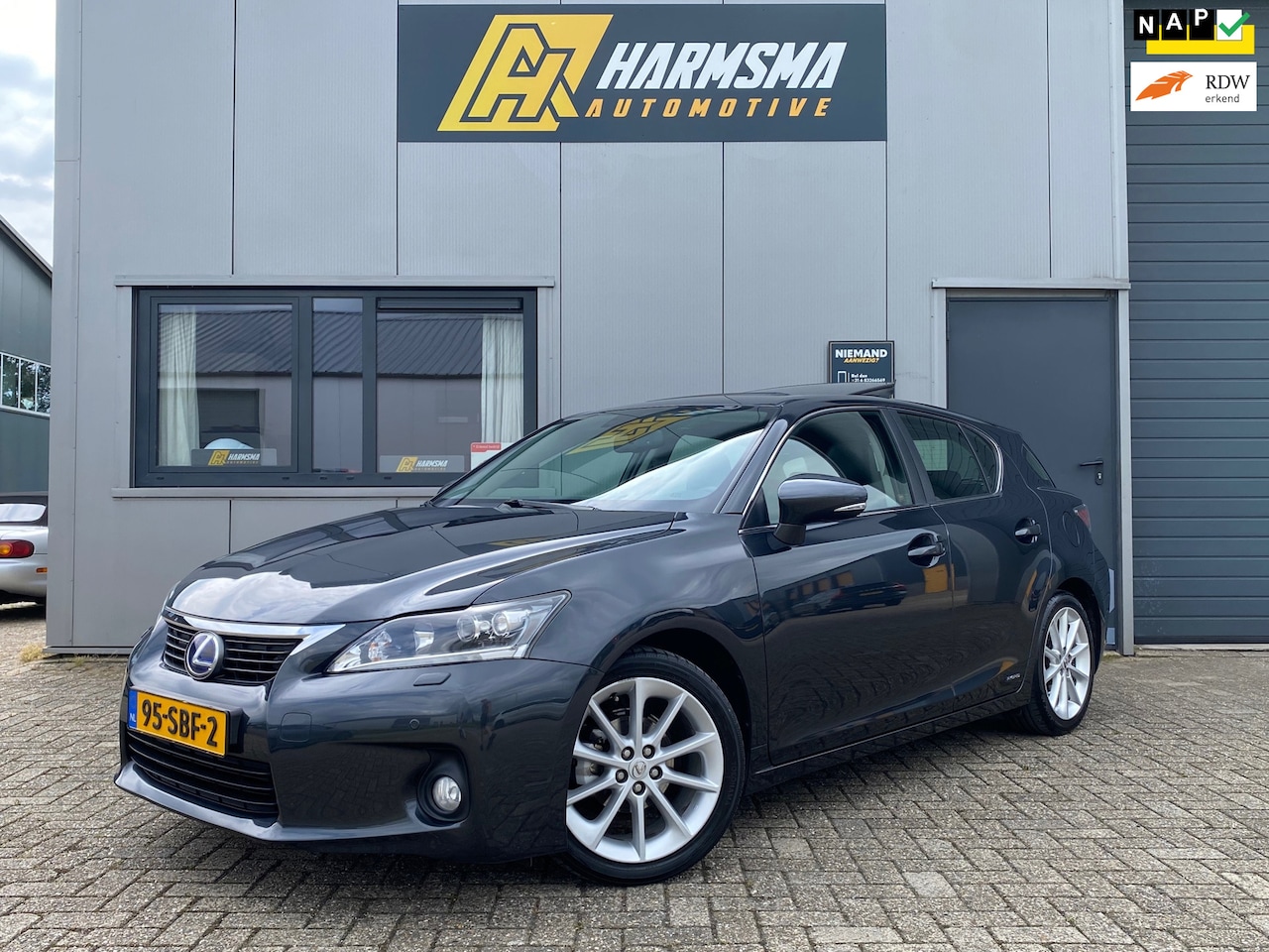 Lexus CT 200h - Luxury Line|M.Levinson|Leder|Pano|Youngtimer|Dealer onderhouden - AutoWereld.nl