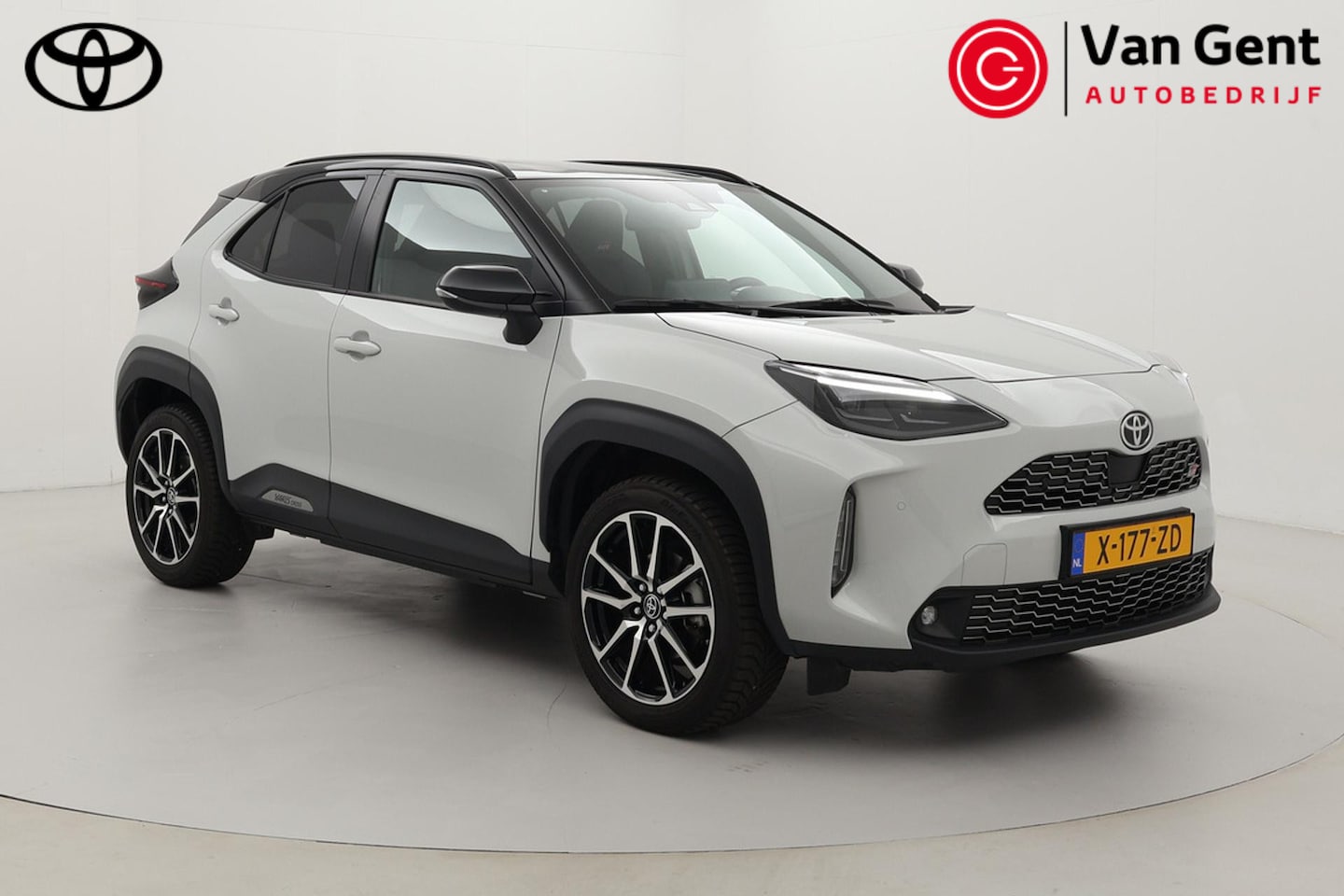 Toyota Yaris Cross - 1.5 Hybrid GR Sport | Apple Carplay / Android Auto | Dodehoek detectie | Matrix LED | JBL - AutoWereld.nl