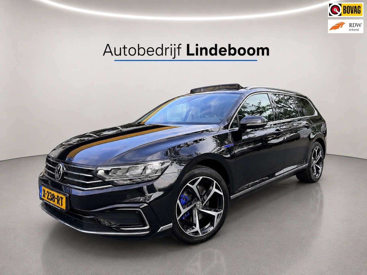 Volkswagen Passat Variant - 1.4 TSI PHEV GTE Pano, Acc, Trekhaak, All Season, Camera - AutoWereld.nl