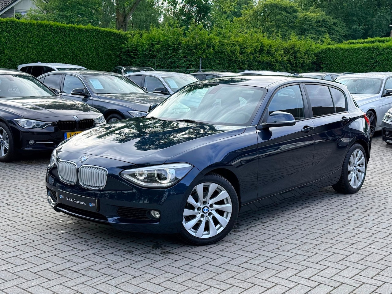 BMW 1-serie - 116i Business+ Sport|Nieuwe Ketting + Klepseals|Navigatie|Cruise control|Climate control|S - AutoWereld.nl