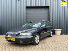Volvo V70 - 2.4 Comfort Line NIEUWE APK 06-27 Trekhaak