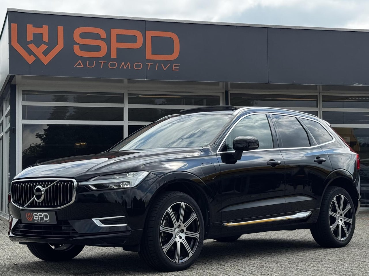 Volvo XC60 - 2.0 T8 TwinEngine AWD Inscription|Lucht|B&W|407PK - AutoWereld.nl