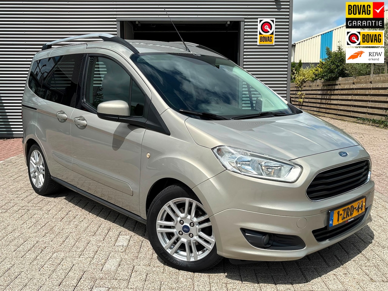 Ford Tourneo Courier - 1.0 Titanium Stoelverwarming, Garantie Nieuwe APK - AutoWereld.nl