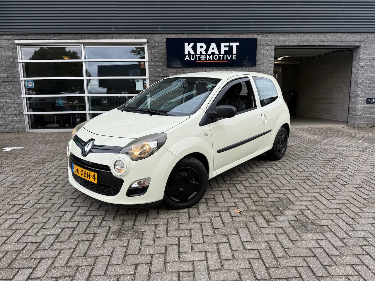 Renault Twingo - 1.2 16V Authentique | NAP | Bluetooth | PDC | Cruise control | Trekhaak | Elek. Pakket | N - AutoWereld.nl