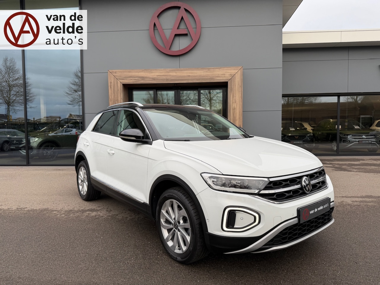 Volkswagen T-Roc - 1.5 TSI 150pk DSG Style | Camera | Navi | Adapt. Cruise | IQ light | Rijklaar incl. garant - AutoWereld.nl