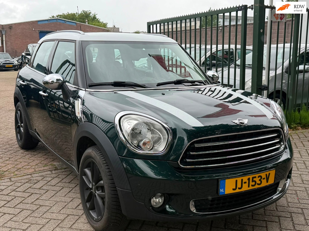 MINI Countryman - 1.6 Cooper Pepper Zeer netjes airco elektrische ramen cv op afs - AutoWereld.nl