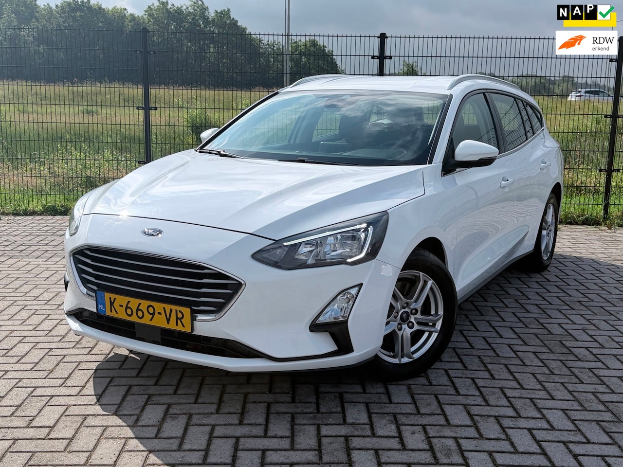 Ford Focus Wagon - 1.0 EcoBoost Hybrid Trend Edition Business | Trekhaak | camera | PDC | Carplay | - AutoWereld.nl