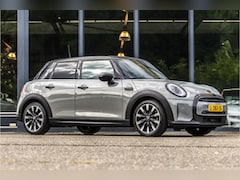 MINI 5-Deurs - 1.5 Cooper Classic Panoramadak / sportstoelen / led verlichting