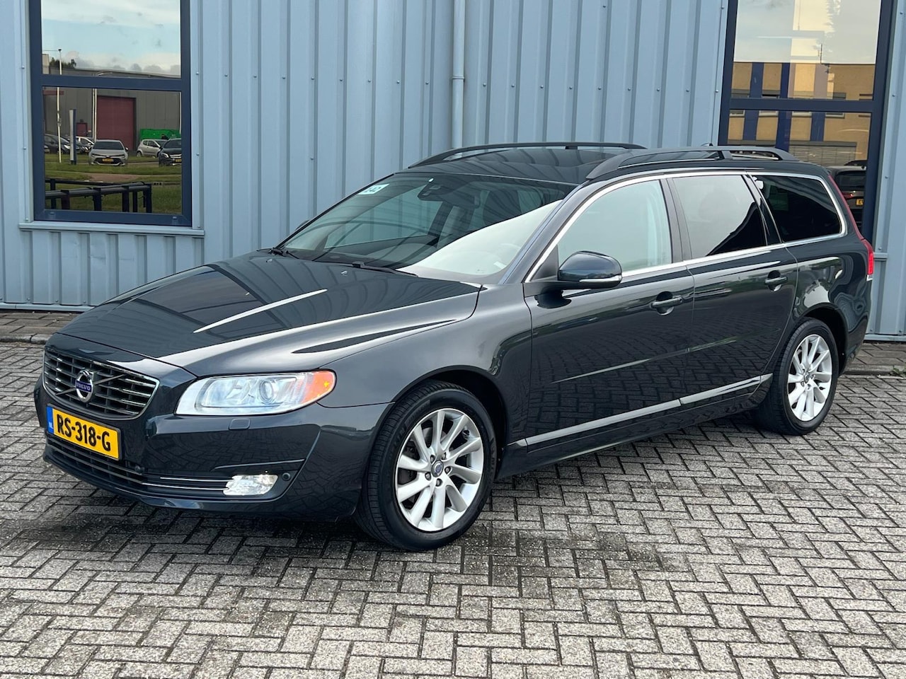 Volvo V70 - 2.0 D4 Automaat -Standkachel - Schuifdak - Stoelverwarming - Stuurverwarming - Trekhaak - - AutoWereld.nl