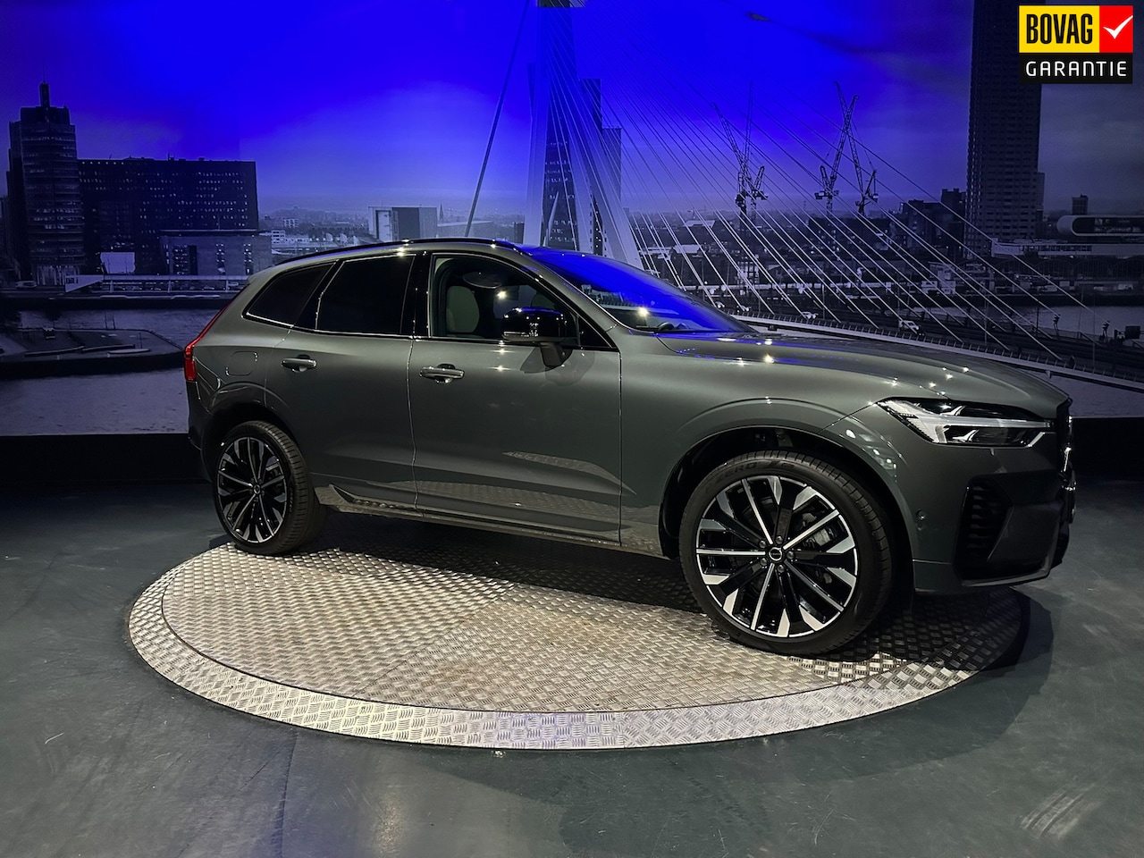 Volvo XC60 - 2.0 T8 Plug-in hybrid AWD Plus Black Edition *Nieuw Model* - AutoWereld.nl
