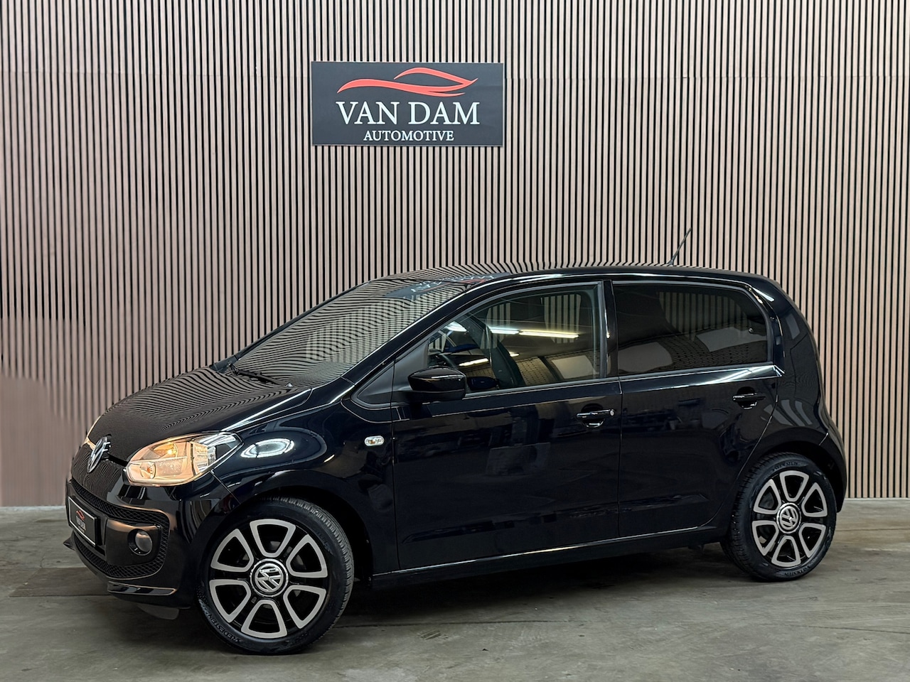 Volkswagen Up! - 1.0 high up! 2015 AUTOMAAT CRUISE AIRCO PDC - AutoWereld.nl