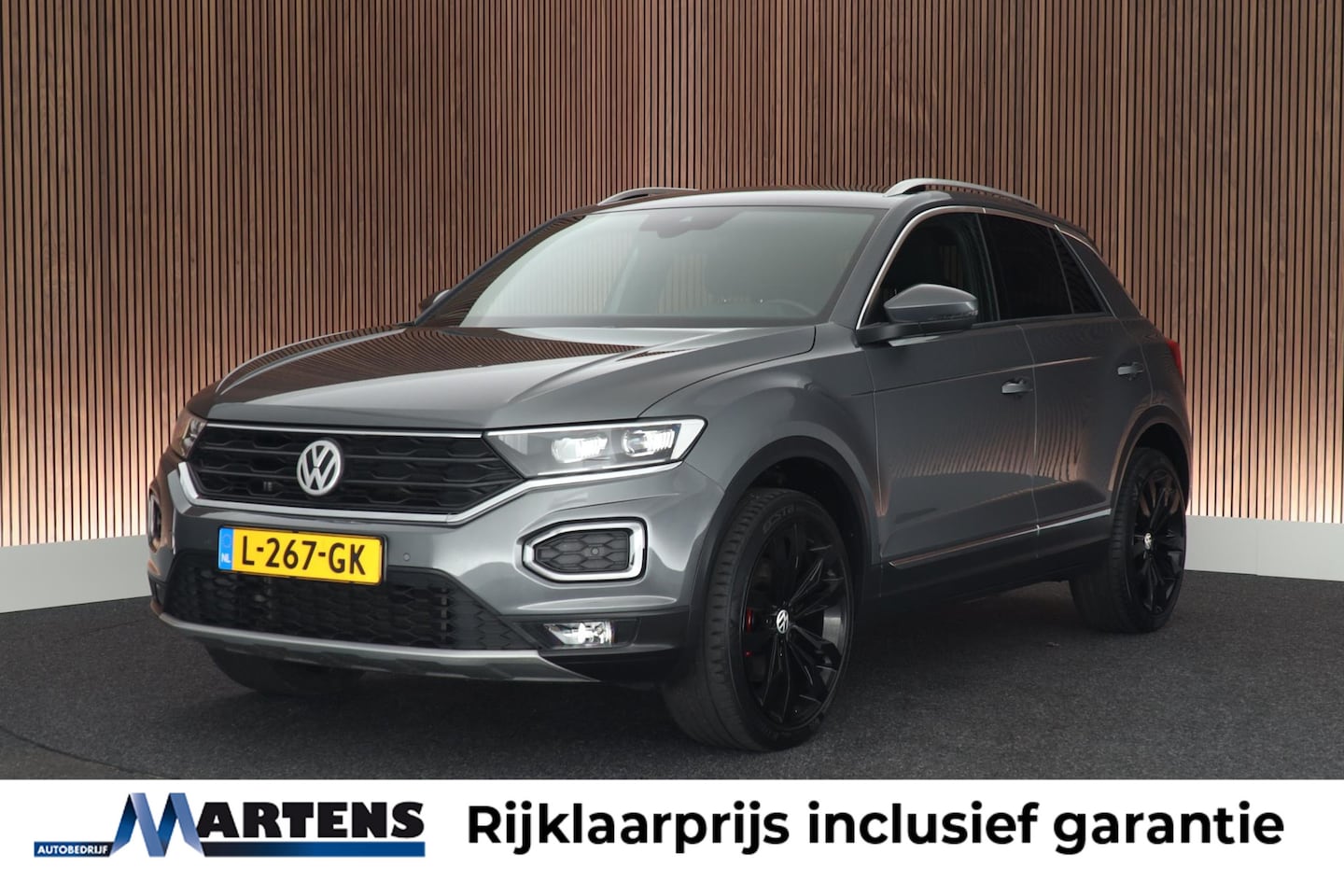 Volkswagen T-Roc - 1.5 TSI 150pk DSG Sport Trekhaak Virtual cockpit Keyless Camera Stoelverwarming Navigatie - AutoWereld.nl