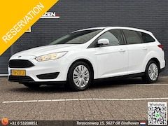 Ford Focus Wagon - 1.0 Trend | € 2.450, - NETTO | MOTOR DEFECT | Airco | Trekhaak |