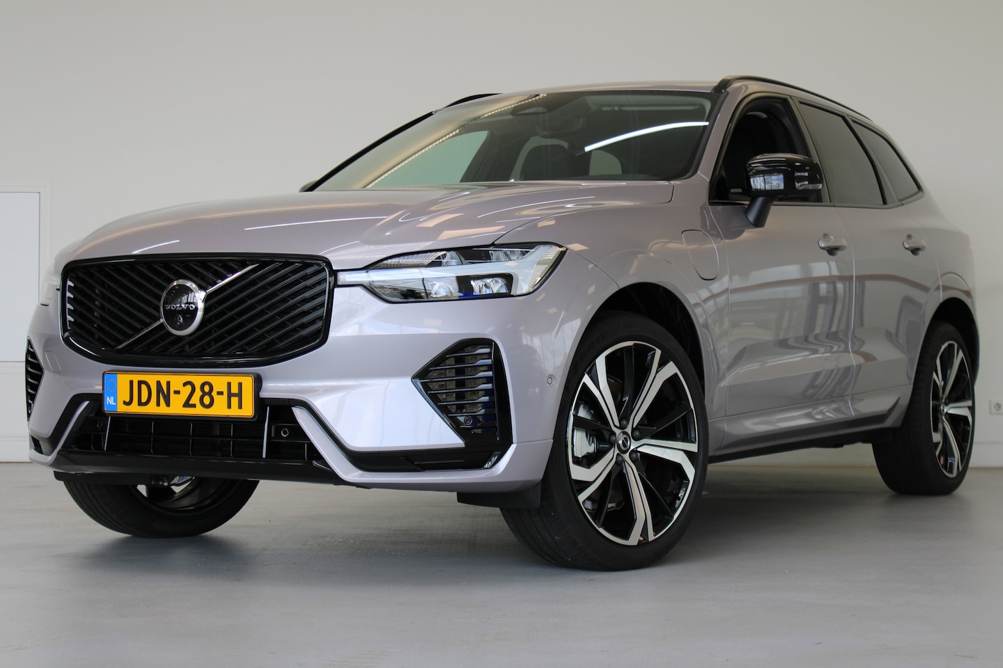 Volvo XC60 - T6 350PK Plus Dark | 360° | Trekhaak | Getint Glas | Verwarmbare voorruit | Adap Cruise | - AutoWereld.nl