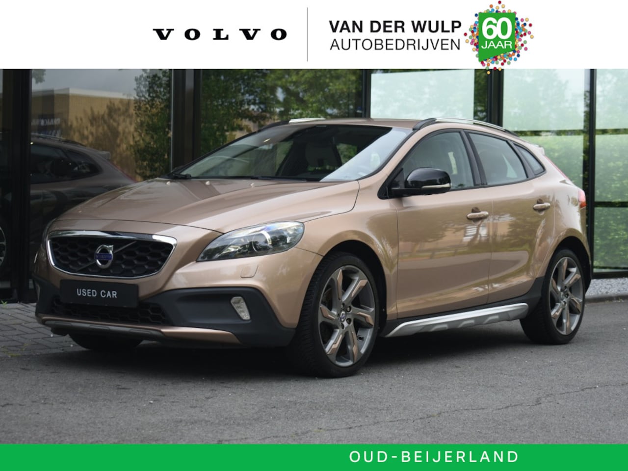 Volvo V40 Cross Country - T4 180pk AUT. Summum | Stoelverwarming | Camera | Trekhaak - AutoWereld.nl