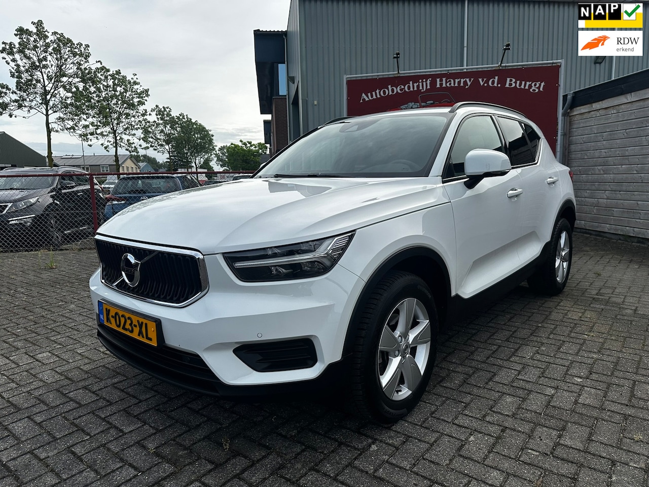 Volvo XC40 - 1.5 T2 Momentum Core | Navigatie | Carplay | Winter Pakket - AutoWereld.nl
