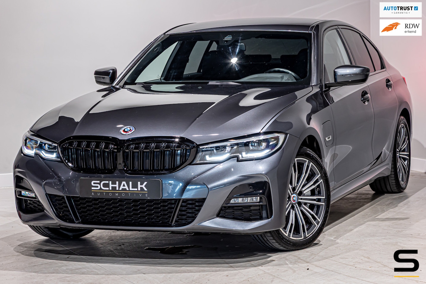BMW 3-serie - 330e High Executive|M-sport|1eig|Cam|DealerOnder - AutoWereld.nl