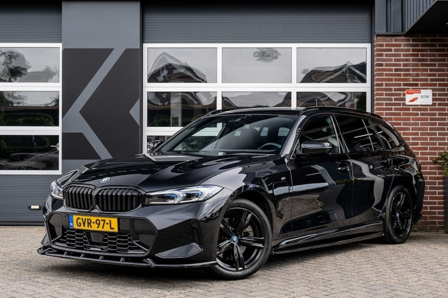 BMW 3-serie Touring - 330 330e M Sport | Maxton | ACC | Trekhaak | Stoelverwarming | Widescreen | 18' Inch | - AutoWereld.nl