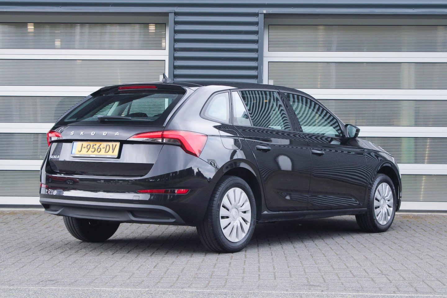 Skoda Scala - 1.0 TSI 95pk Active | Airco | Limiter | Elektrische Ramen - AutoWereld.nl
