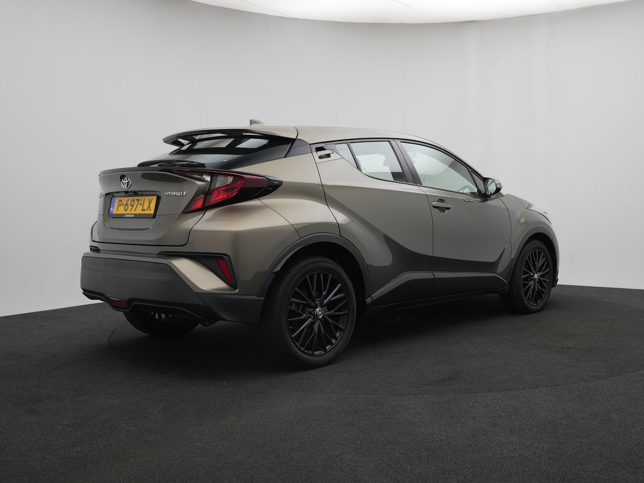 Toyota C-HR - 1.8 Hybrid Active | 18" Lichtmetalen velgen | Parkeercamera | Cruise Control Adaptief | - AutoWereld.nl