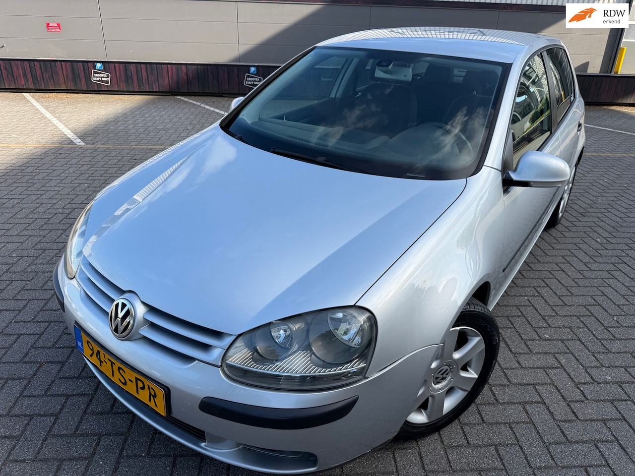Volkswagen Golf - 1.6 FSI Sportline*NEW-APK*Airco*Cruise*Elkt-Ramen*Velgen*C-D-Afstan - AutoWereld.nl