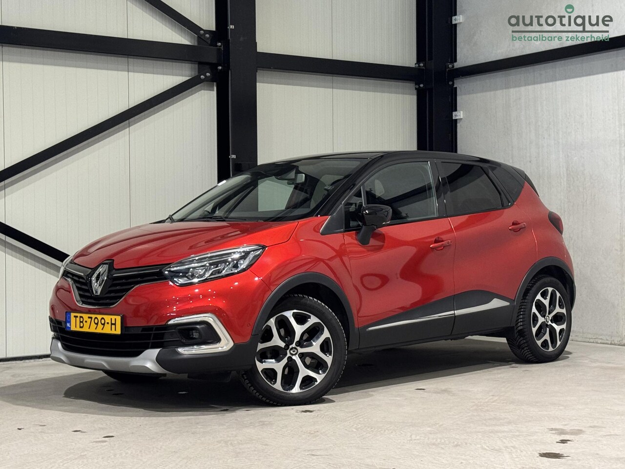 Renault Captur - 1.2 TCe Intens Aut. | navi | trekhaak | 49000km | parkeerhulp | - AutoWereld.nl