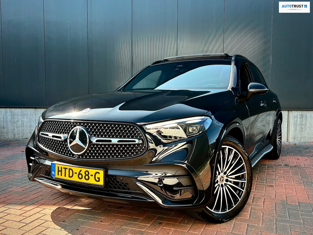 Mercedes-Benz GLC-klasse - 300 4MATIC AMG Line * Pano * 360 * Burm * Night-Pack * Dealer Onderhouden * - AutoWereld.nl