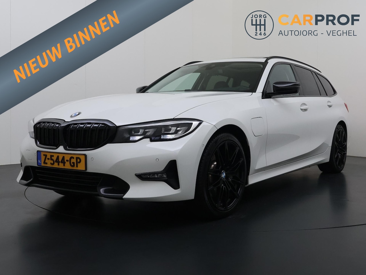 BMW 3-serie Touring - 330e High Executive Pano | Trekhaak | HUD | Lederen interieur | - AutoWereld.nl