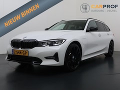 BMW 3-serie Touring - 330e High Executive M Sport interieur | Panoramadak | Trekhaak | HUD | Leder |