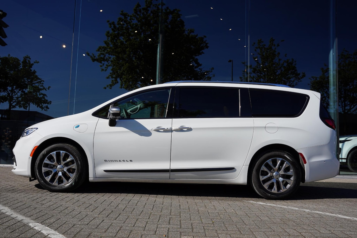 Chrysler Pacifica - 3.6 V6 Hybrid GERESERVEERD - AutoWereld.nl