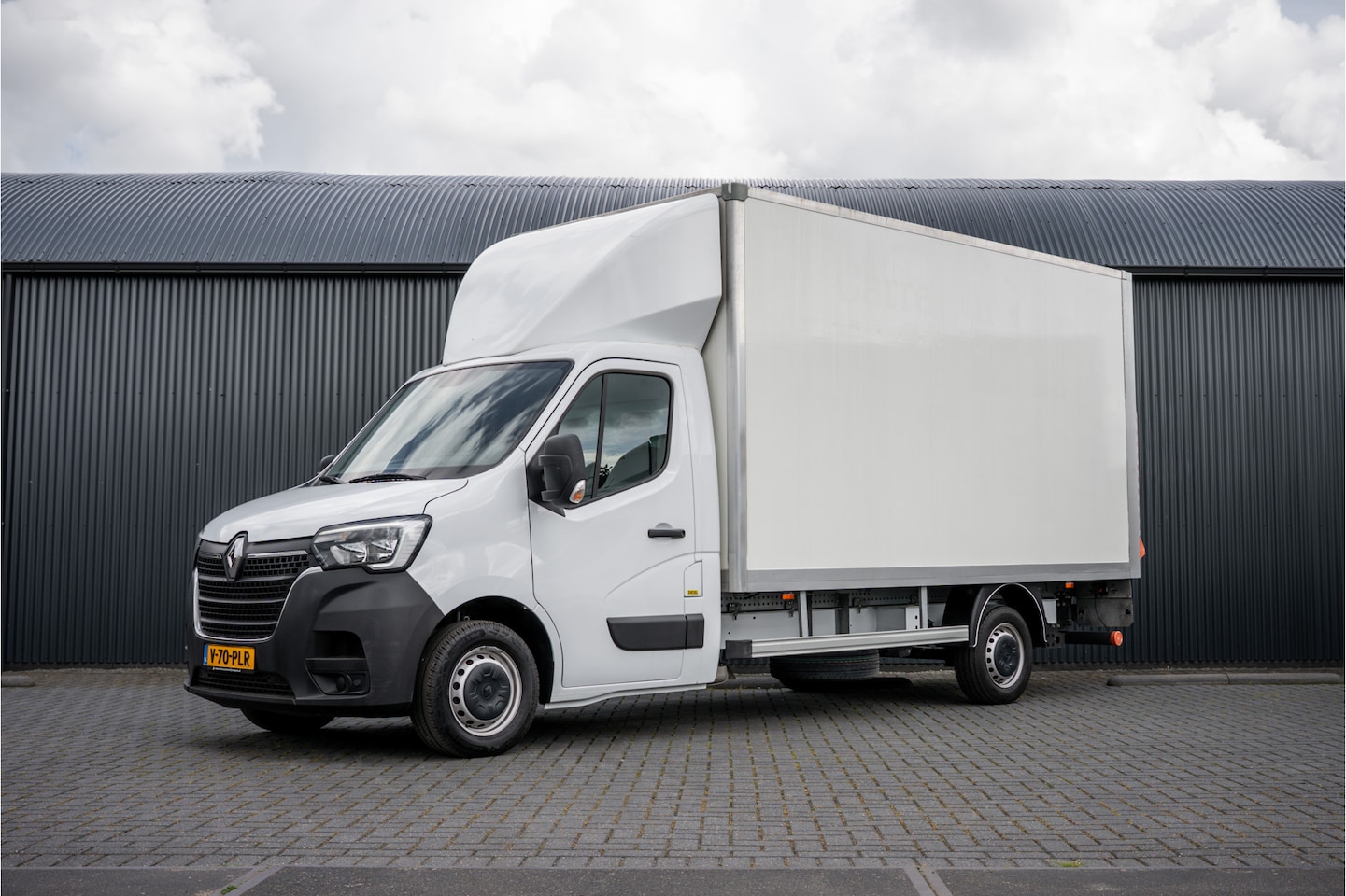 Renault Master - **2.3dCi | Bakwagen met Laadklep | LED | Carplay | Camera | Cruise** - AutoWereld.nl