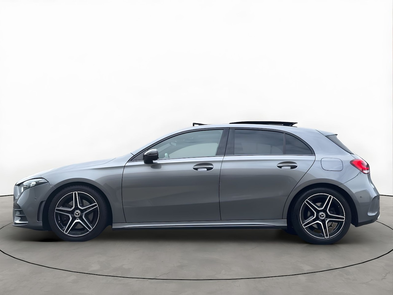 Mercedes-Benz A-klasse - 220 190PK AMG Night Premium+ Pano Sfeer Dode-Hoek - AutoWereld.nl